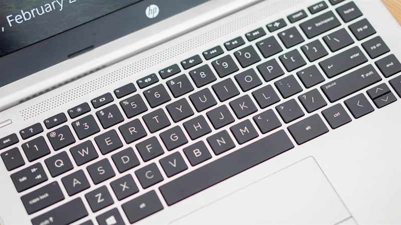 máy tính xách tay HP 348 G7 sở hữu bàn phím thông minh