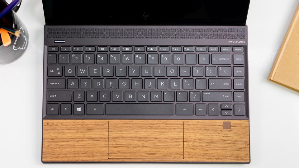 laptop HP envy 13 vân gỗ đầu tiên trên thế giới