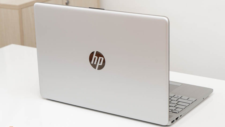 thiết kế laptop HP 15s thời trang