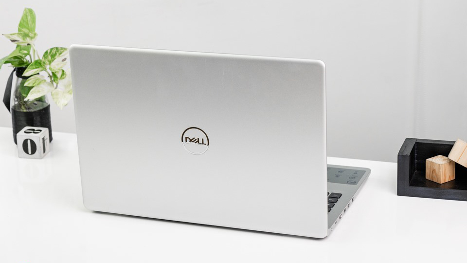 laptop Dell thiết kế doanh nhân